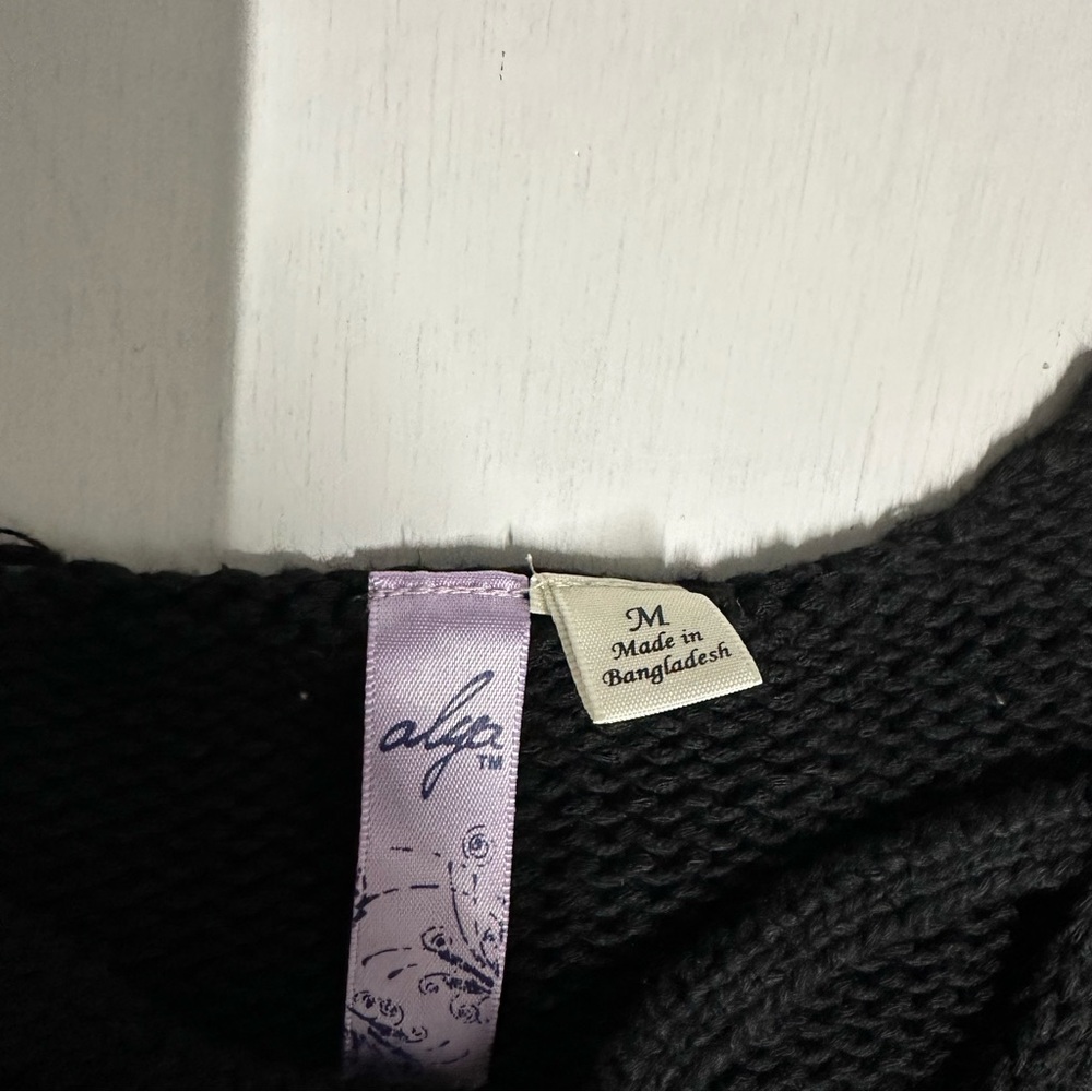 Alya‎ women’s size medium cable knit sweater V-neck with crisscross front black - Picture 6 of 10